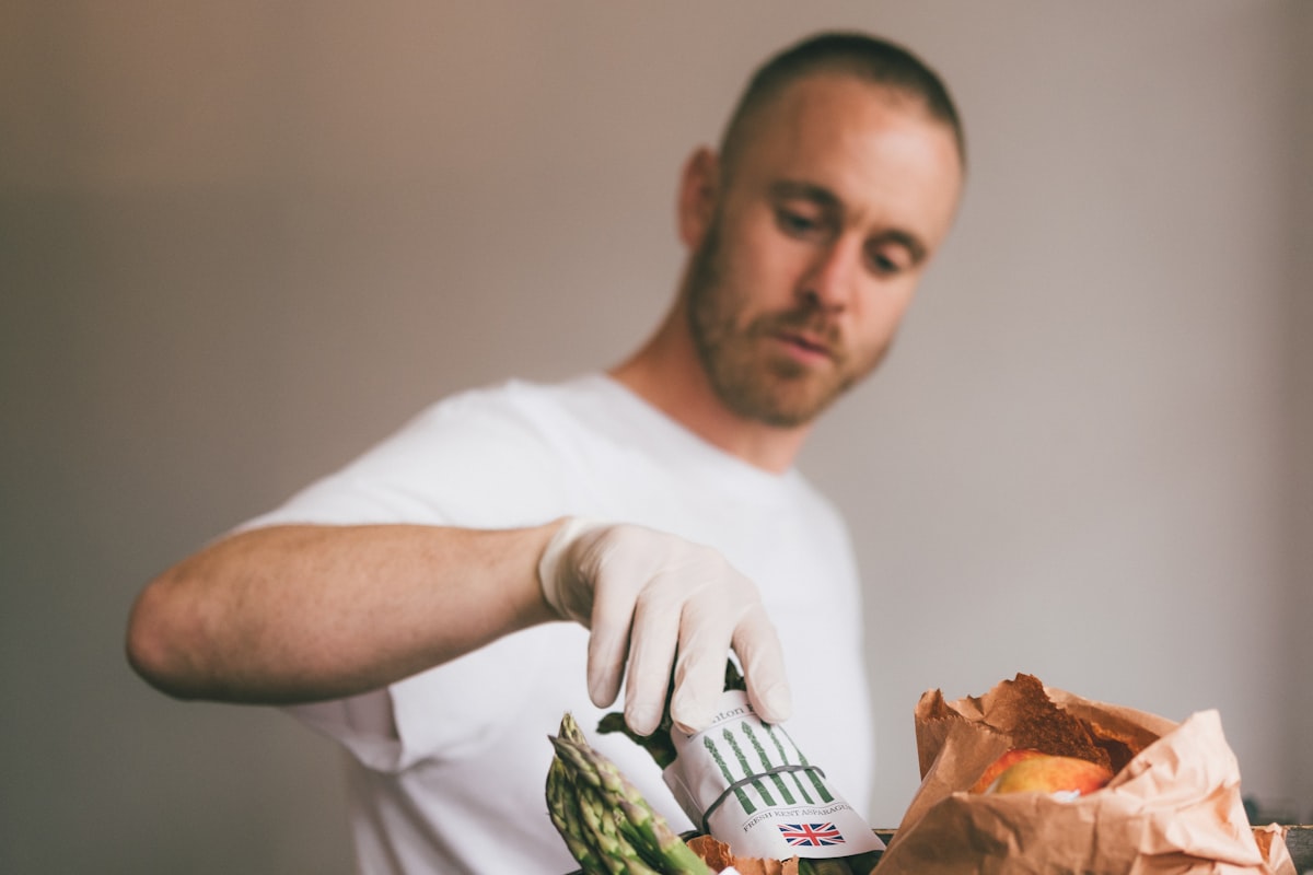 Meal timing and digestive health